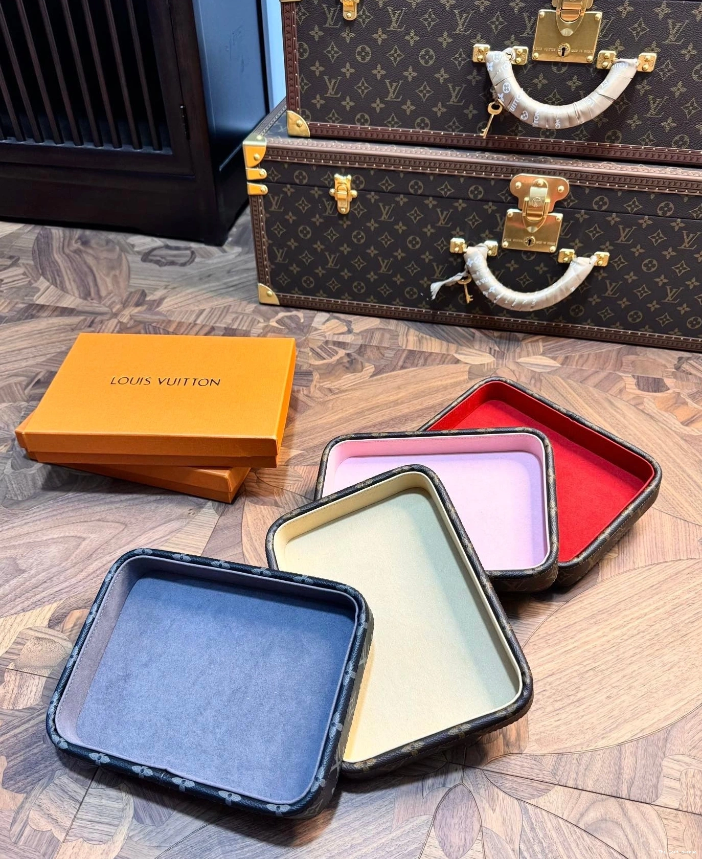 CUSTOM TRAY VALET LV 0804